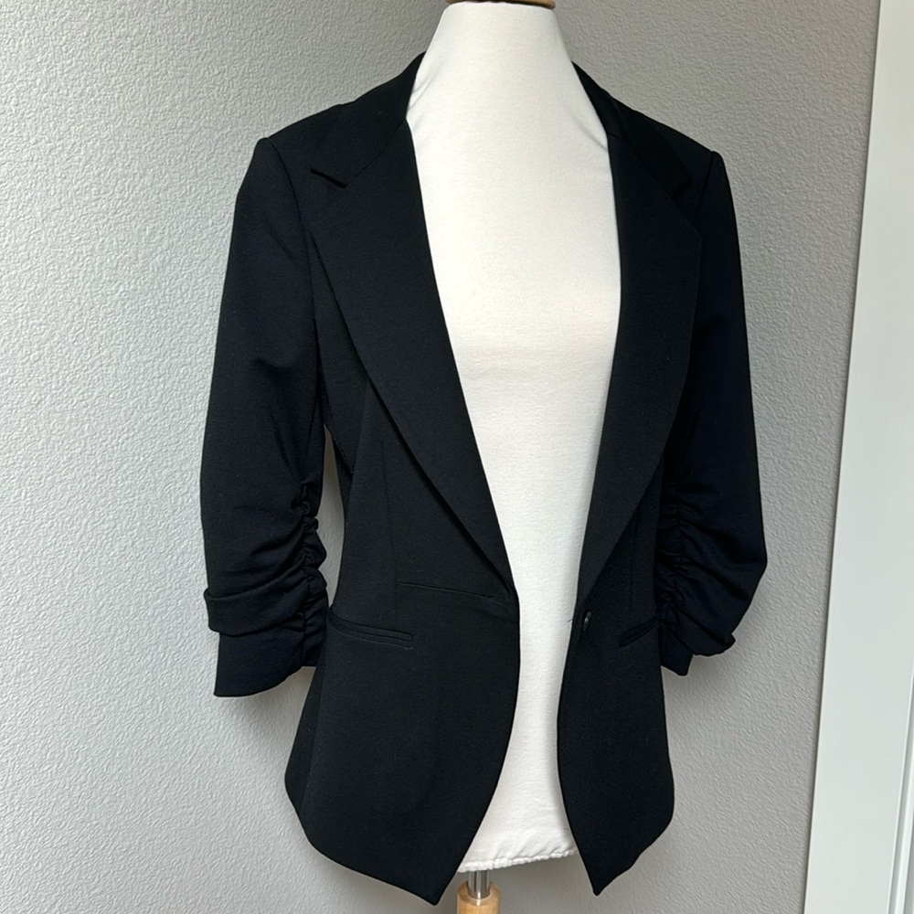 Elizabeth and James women’s black modern blazer rouched sleeves size 10